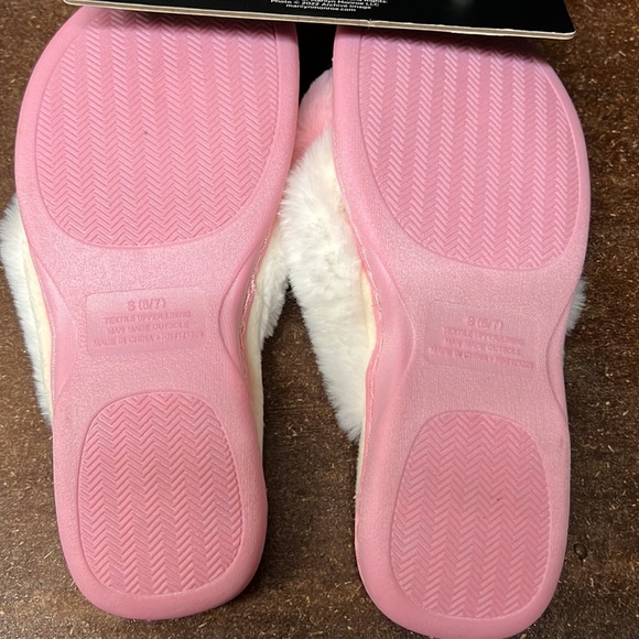 Slippers - Picture 3 of 5